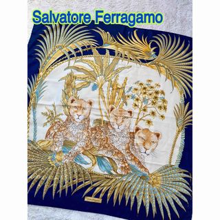 サルヴァトーレフェラガモ(Salvatore Ferragamo)のSalvatore Ferragamo ネイビー、タイガー　シルク　大判スカーフ(バンダナ/スカーフ)