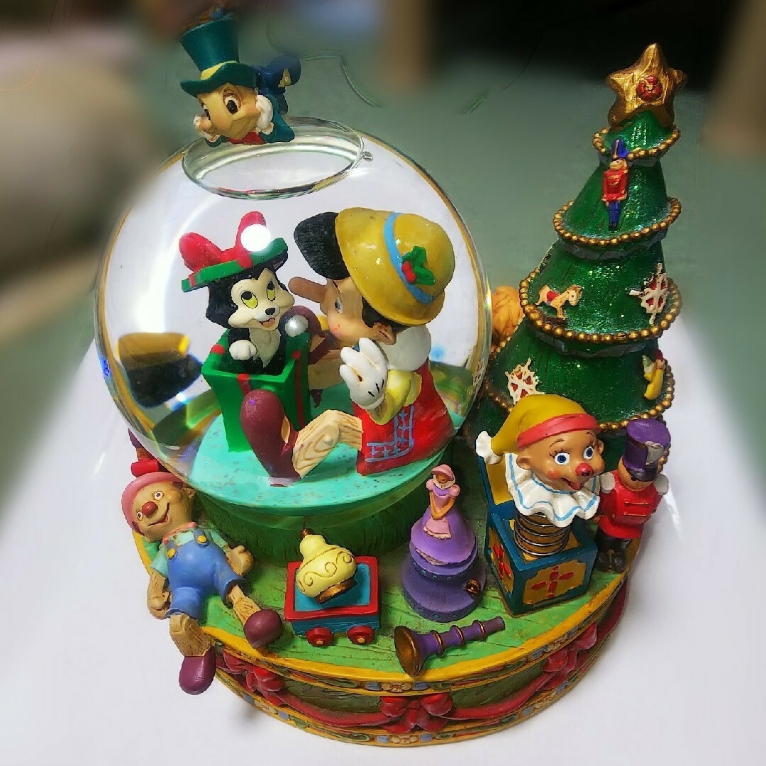Disney ピノキオ ジミニー フィガロ クリスマススノーグローブ インテリア/住まい/日用品のインテリア小物(オルゴール)の商品写真