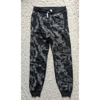 エイチアンドエム(H&M)のH&M★裏起毛 スウェットズボン 黒 迷彩風 152 11-12Y★中古N(パンツ/スパッツ)