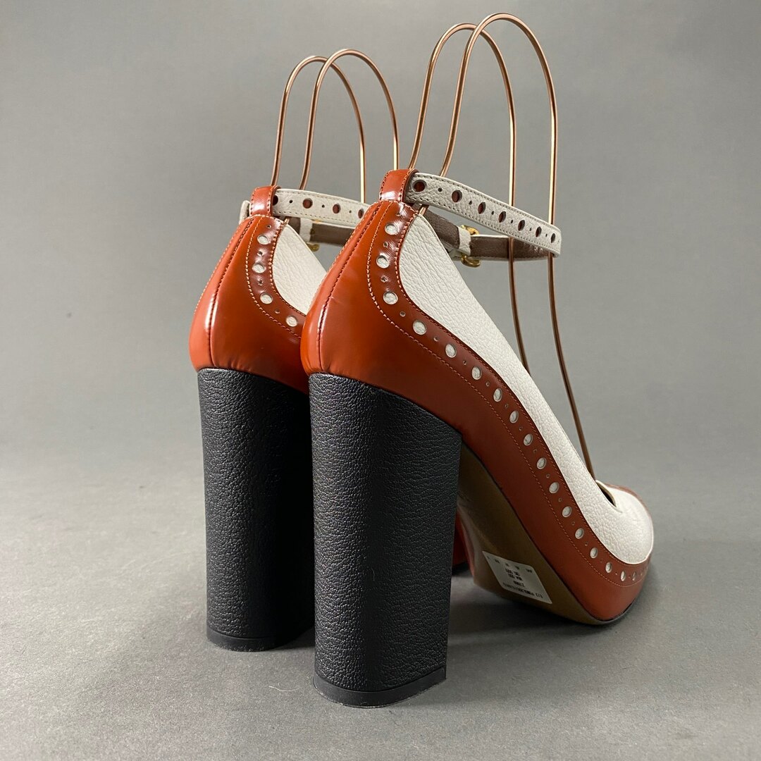 Marni(マルニ)の8L22《美品》MARNI マルニ チャンキーヒール レザーパンプス 38 メダリオン レディース レディースの靴/シューズ(ハイヒール/パンプス)の商品写真