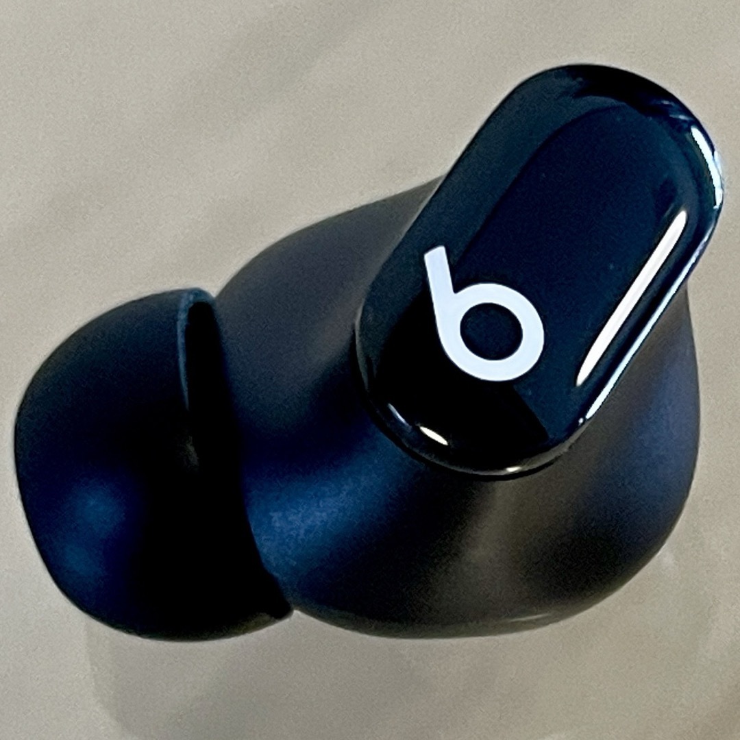 Beats by Dr Dre(ビーツバイドクタードレ)の国内正規品★美品★Beats Studio Buds ブラック左耳のみ／B218 スマホ/家電/カメラのオーディオ機器(ヘッドフォン/イヤフォン)の商品写真