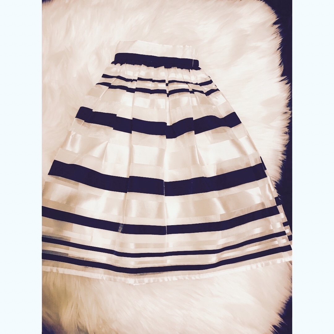 ❤️スカート❤️軽くてオシャレなモノトーン レディースのスカート(ひざ丈スカート)の商品写真