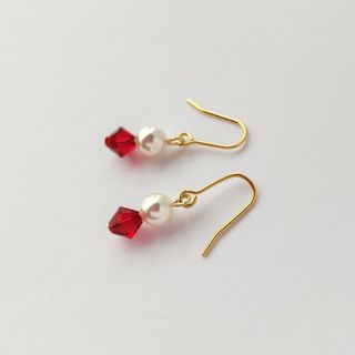 スワロフスキー プチ パール ピアス (ホワイト×スカーレット 赤 No37)(ピアス)