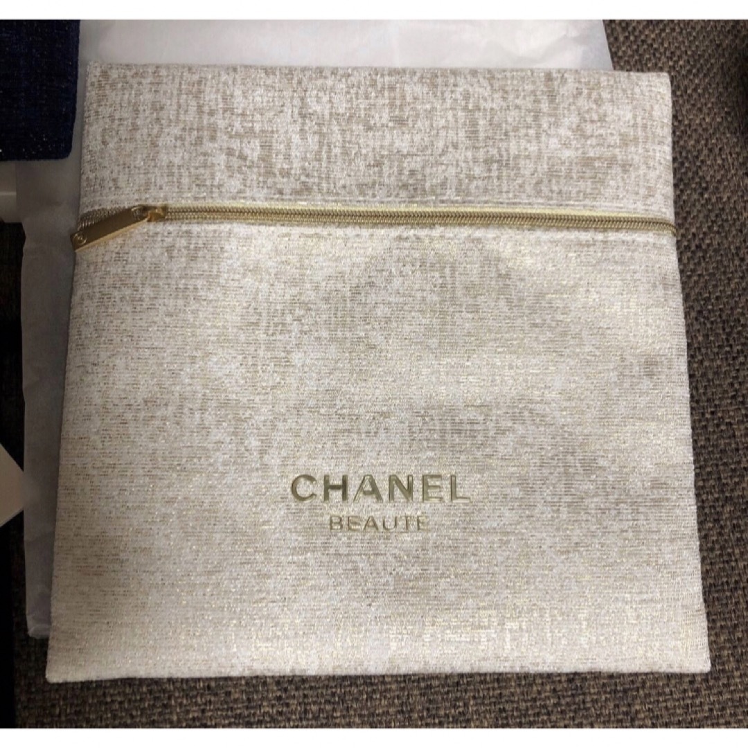 CHANEL(シャネル)のCHANEL  ホリデー　4点セット！限定ポーチ ハンドメイドのファッション小物(ポーチ)の商品写真