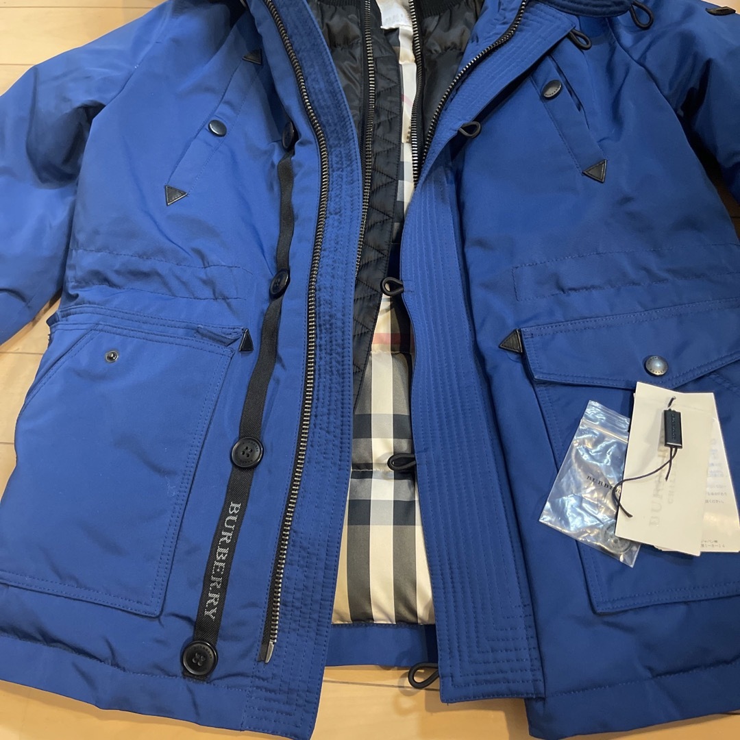 BURBERRY(バーバリー)のバーバリーキッズダウンコート　ジャンパー　140 キッズ/ベビー/マタニティのキッズ服男の子用(90cm~)(コート)の商品写真