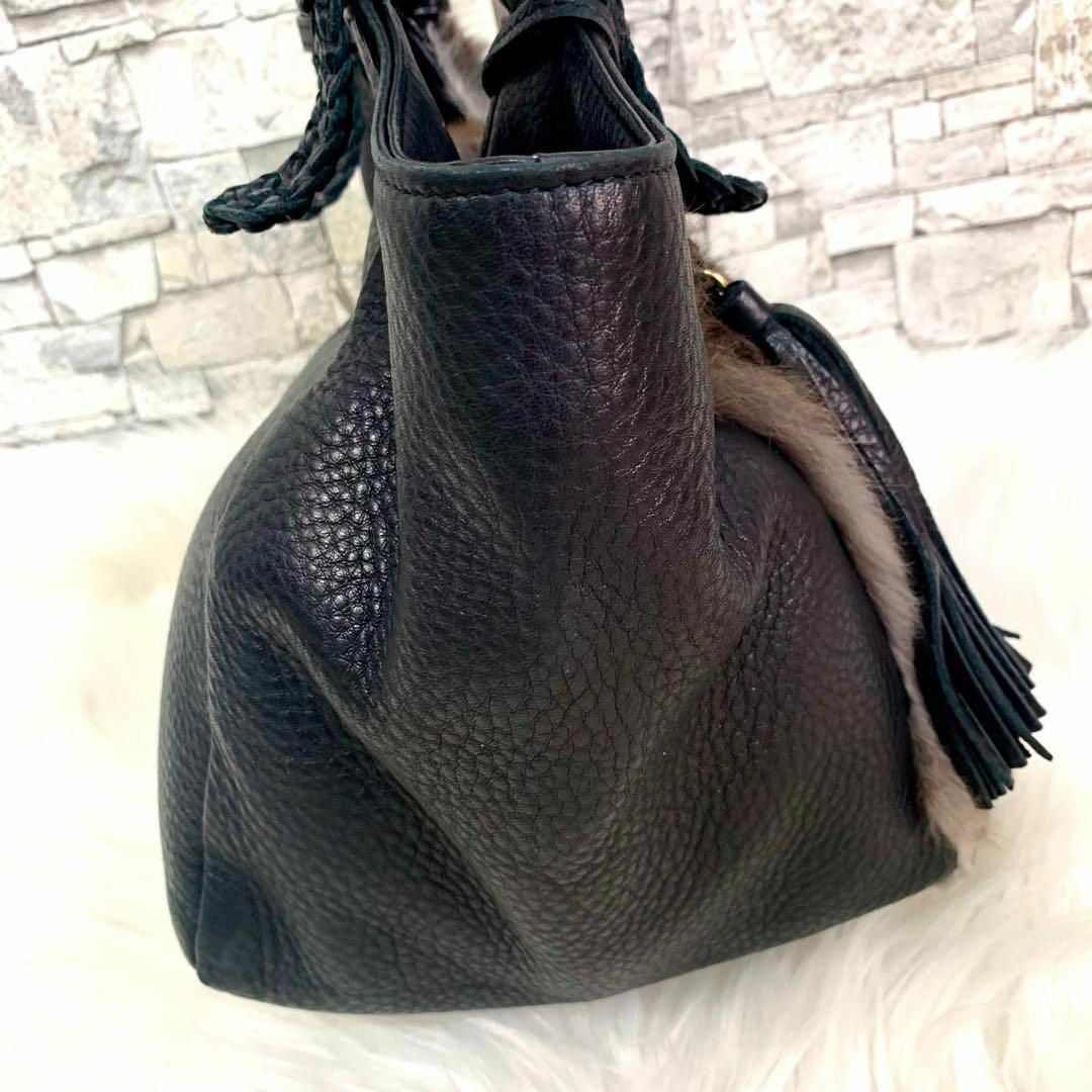 VIOLAd'ORO(ヴィオラドーロ)のVIOLAd‘ORO ヴィオラドーロ シボ革タッセルファーレザーハンドバッグ 黒 レディースのバッグ(ハンドバッグ)の商品写真