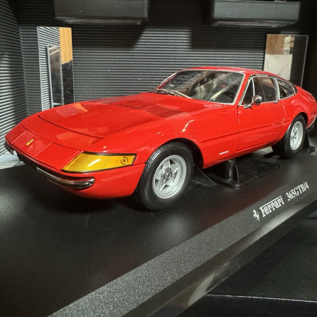 京商 - 絶版未展示品 京商1/18 フェラーリ 365GTB/4 デイトナ 1971の