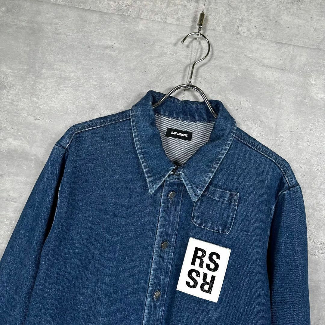 RAF SIMONS(ラフシモンズ)の『RAF SIMONS』 ラフシモンズ (L)  レザーパッチ デニムシャツ メンズのトップス(シャツ)の商品写真