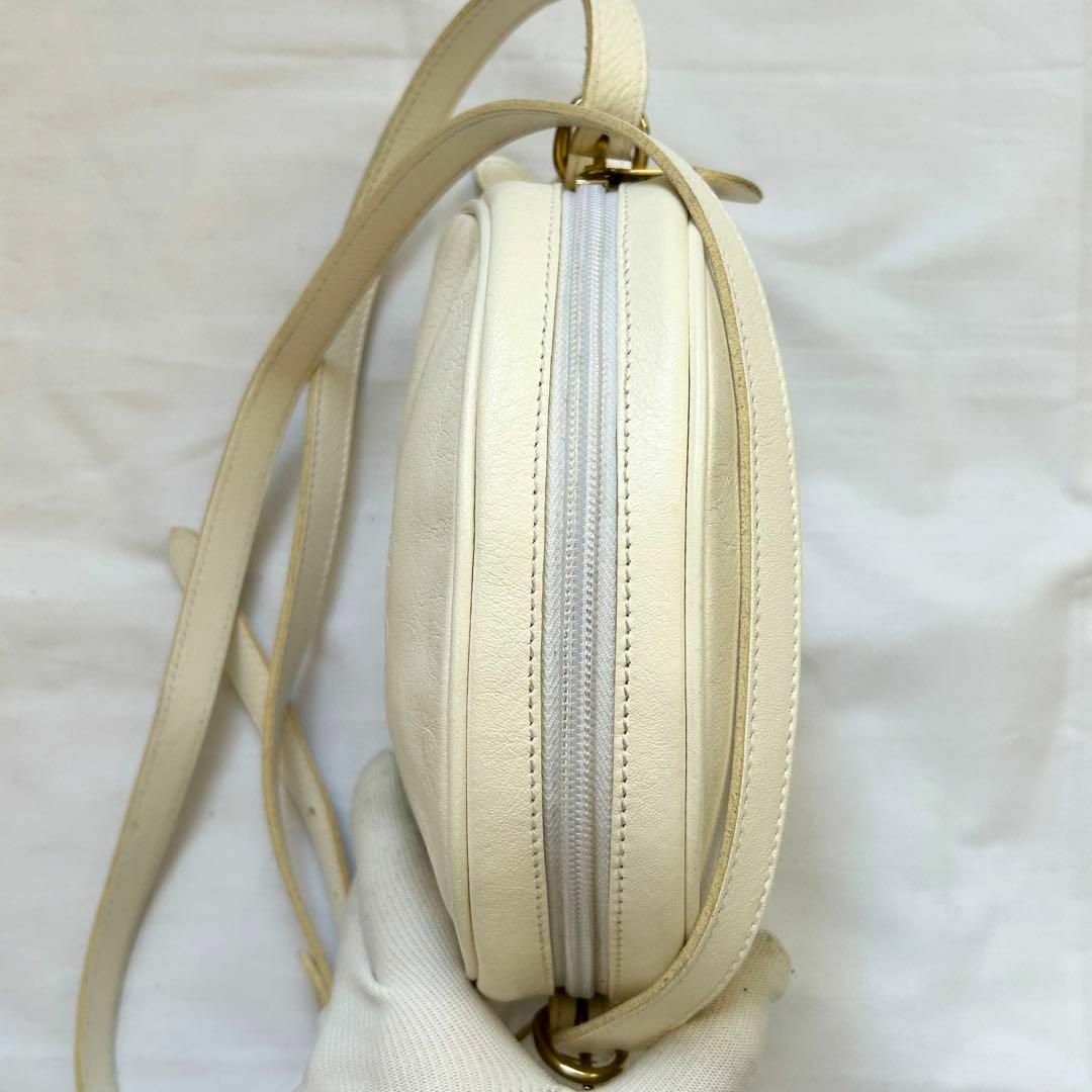 IL BISONTE(イルビゾンテ)の✨美品✨ イルビゾンテ　ショルダーバッグ　本革　オフホワイト　ハーフムーン レディースのバッグ(ショルダーバッグ)の商品写真