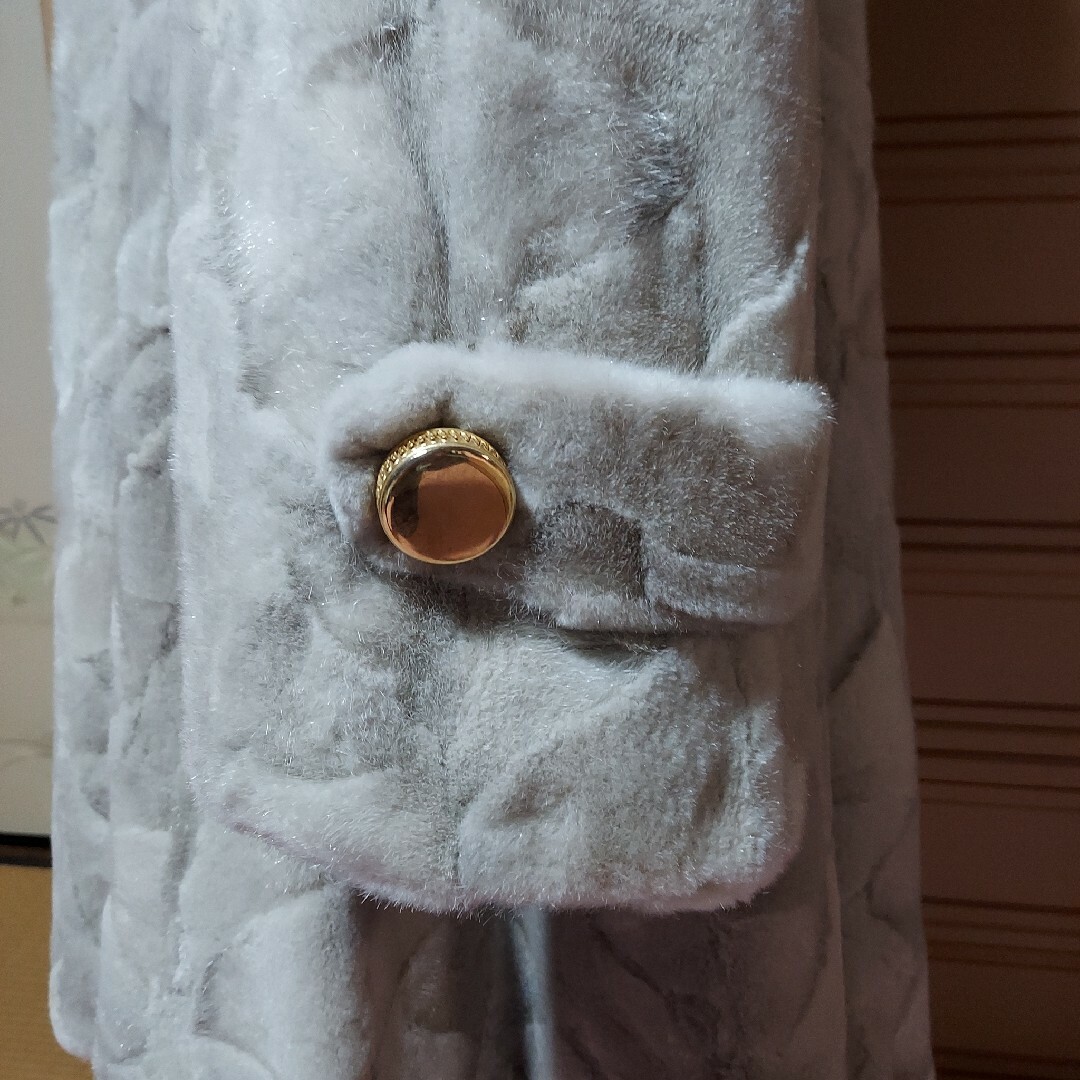 リアル アーミンファー(白てん) Aラインコート レディースのジャケット/アウター(毛皮/ファーコート)の商品写真