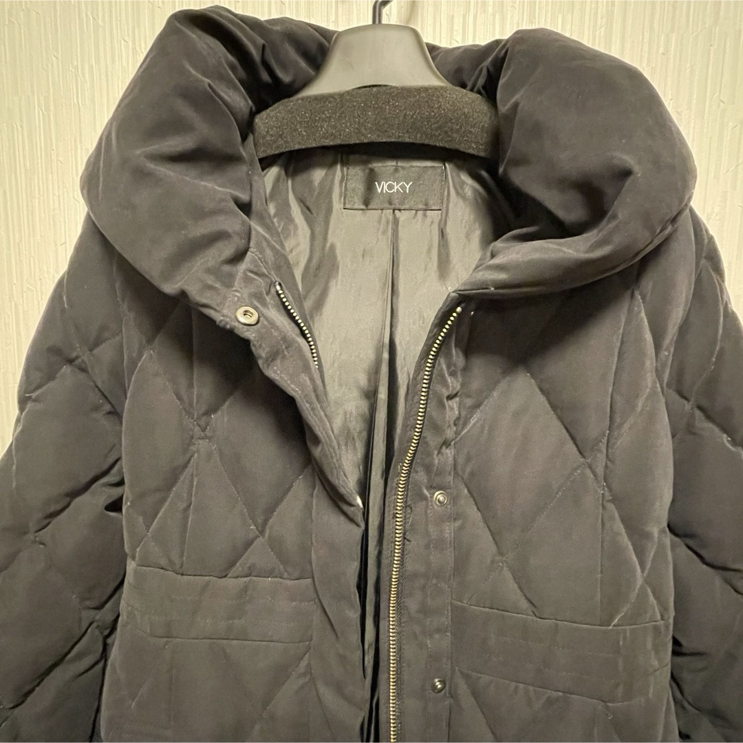 VICKY(ビッキー)のvicky キルトダウンコート レディースのジャケット/アウター(ダウンコート)の商品写真