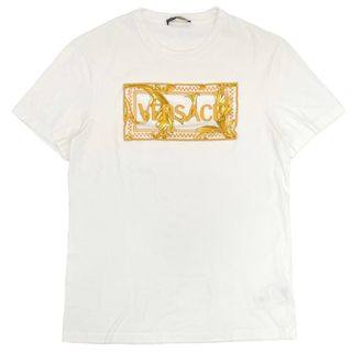 ヴェルサーチ(VERSACE)の【在庫一掃】VERSACE ヴェルサーチ 半袖Ｔシャツ トップス ロゴ刺繍 アパレル 古着 服 M ホワイト 白 イエロー コットン    メンズ 人気 春 夏【中古品】(Tシャツ/カットソー(半袖/袖なし))