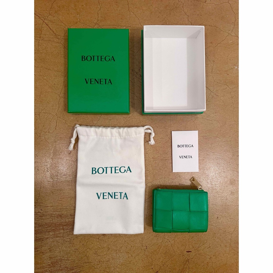 【ショッパー/箱付き】Bottega Venetaスモールカセット二つ折り財布イタリア商品コード