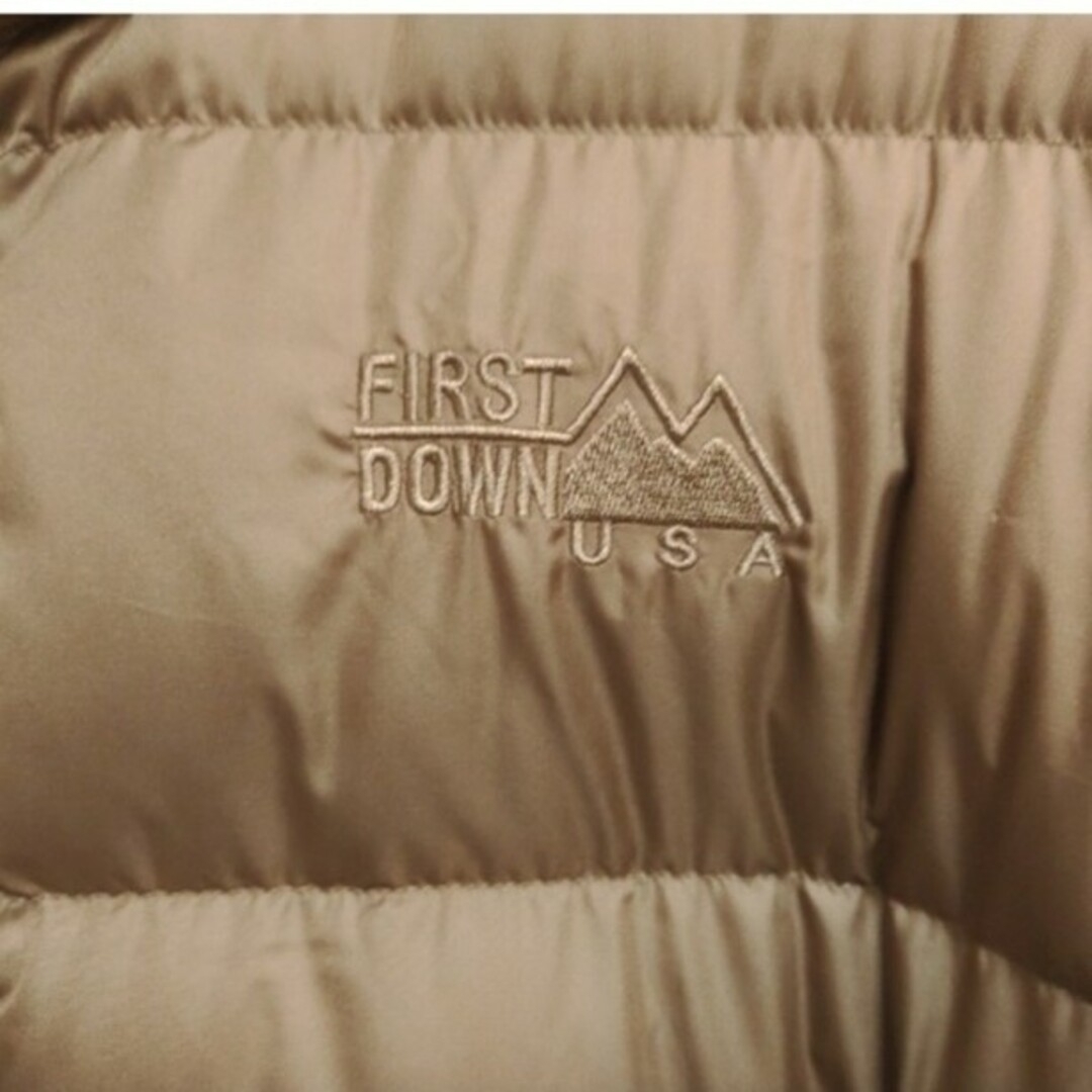 FIRST DOWN(ファーストダウン)の美品 ファーストダウン ダウンジャケット ベージュ色 XL メンズのジャケット/アウター(ダウンジャケット)の商品写真