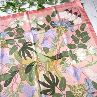 Hermes - ✨美品✨ HERMES エルメス ギリシャの花 スカーフ カレ 90の Hermes - ✨美品✨ HERMES エルメス ギリシャの花 スカーフ カレ 90の