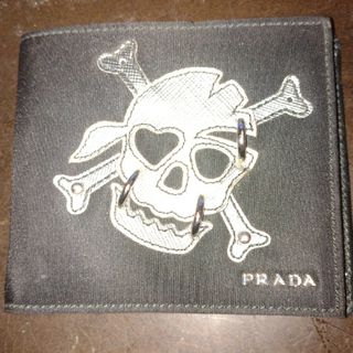 プラダ(PRADA)のお年玉値引き！プラダ　スカル二つ折り財布(折り財布)