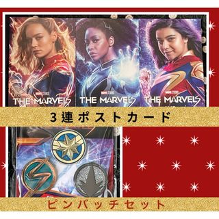 マーベル(MARVEL)のマーベルズ ３連ポストカードと３人のエンブレムピンバッチ MARVEL(バッジ/ピンバッジ)