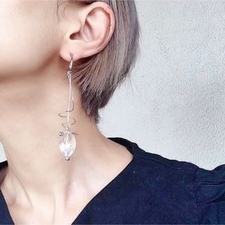 アメリヴィンテージ(Ameri VINTAGE)のピアス シルバー フープ リング フープピアス ぐるぐる クリア シルバーボール(ピアス)