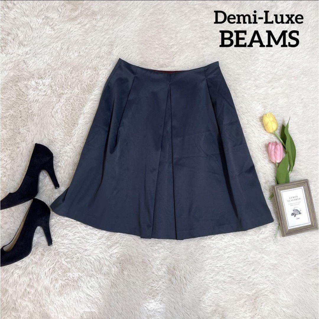 Demi-Luxe BEAMS(デミルクスビームス)のDemi-LuxeBEAMS タック光沢スカート 上質 フレア レディースのスカート(ひざ丈スカート)の商品写真