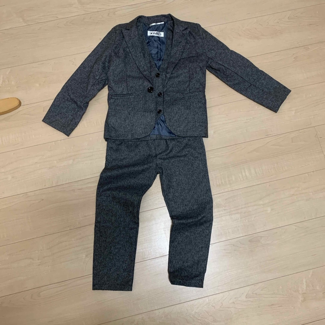 男の子スーツ キッズ/ベビー/マタニティのキッズ服男の子用(90cm~)(ドレス/フォーマル)の商品写真