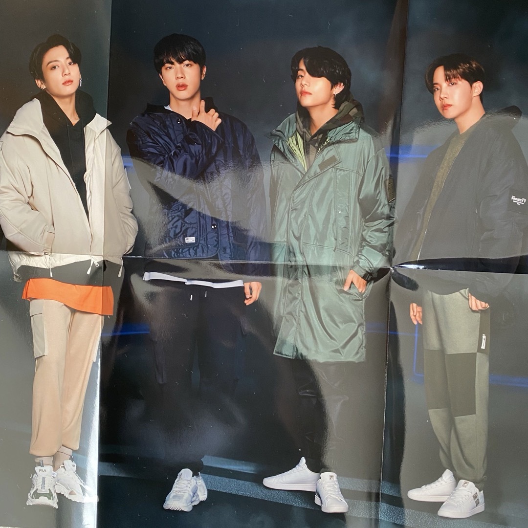 防弾少年団(BTS)(ボウダンショウネンダン)のBTS  FILA PROJECT 7 ポスター(ケース付き)    新品未使用 エンタメ/ホビーのコレクション(ノベルティグッズ)の商品写真