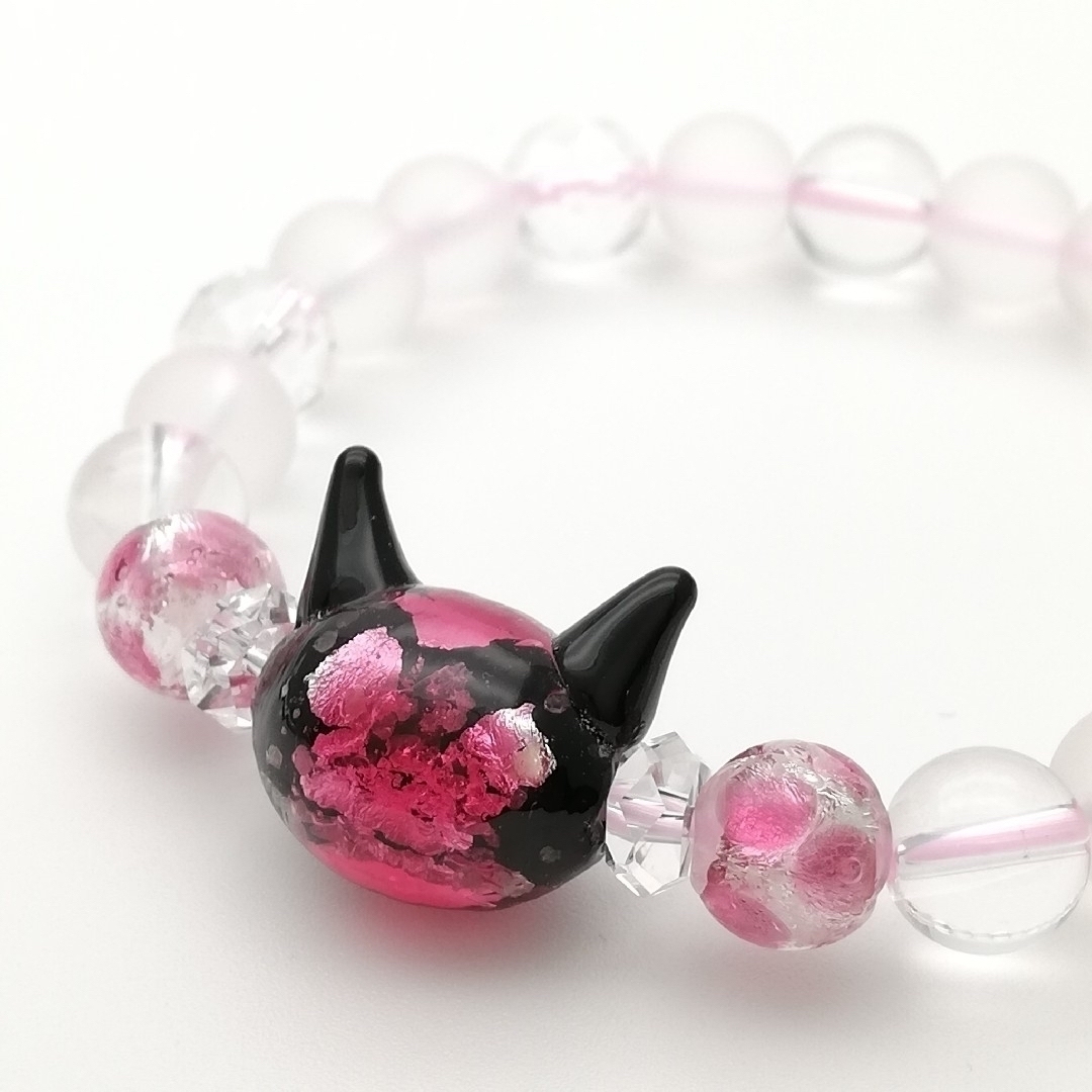 光る ねこ ピンク パワーストーン ブレスレット ホタルガラス 水晶 ハンドメイドのアクセサリー(ブレスレット/バングル)の商品写真