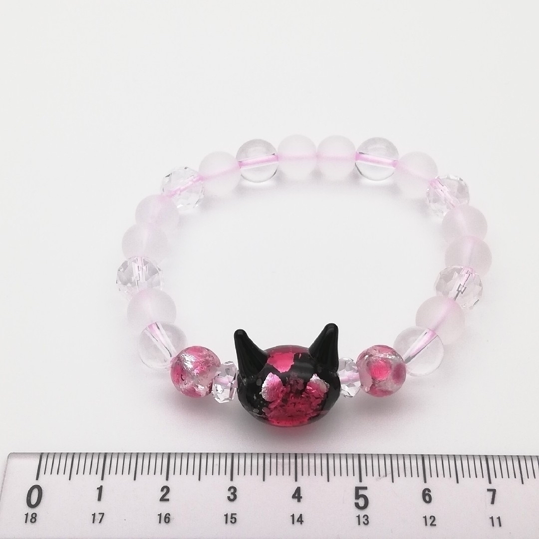 光る ねこ ピンク パワーストーン ブレスレット ホタルガラス 水晶 ハンドメイドのアクセサリー(ブレスレット/バングル)の商品写真