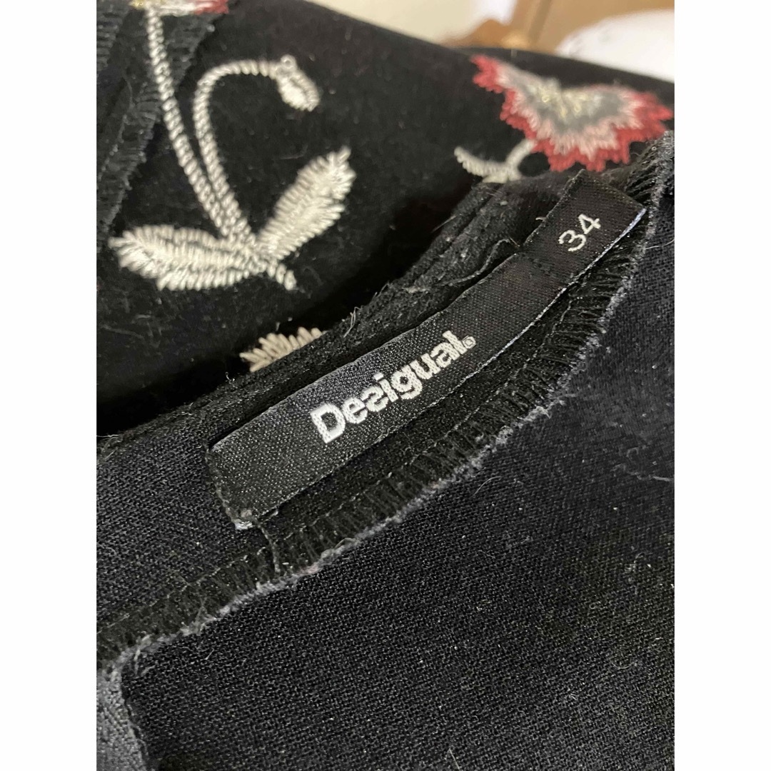 DESIGUAL(デシグアル)のDesigual デシグアル　ワンピース　ノースリーブ　ブラック　刺繍　34 レディースのワンピース(ひざ丈ワンピース)の商品写真