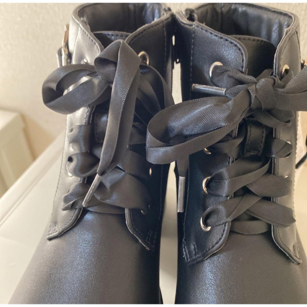 量産 地雷系 サブカル クロミちゃんバックルの厚底ショートブーツ L レディースの靴/シューズ(ブーツ)の商品写真