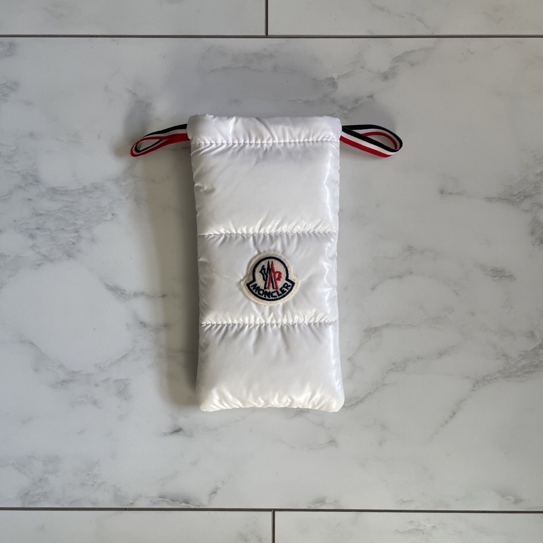 MONCLER - MONCLER メガネケース ホワイトの通販 by S shop MONCLER - MONCLER メガネケース ホワイトの通販 by S shop