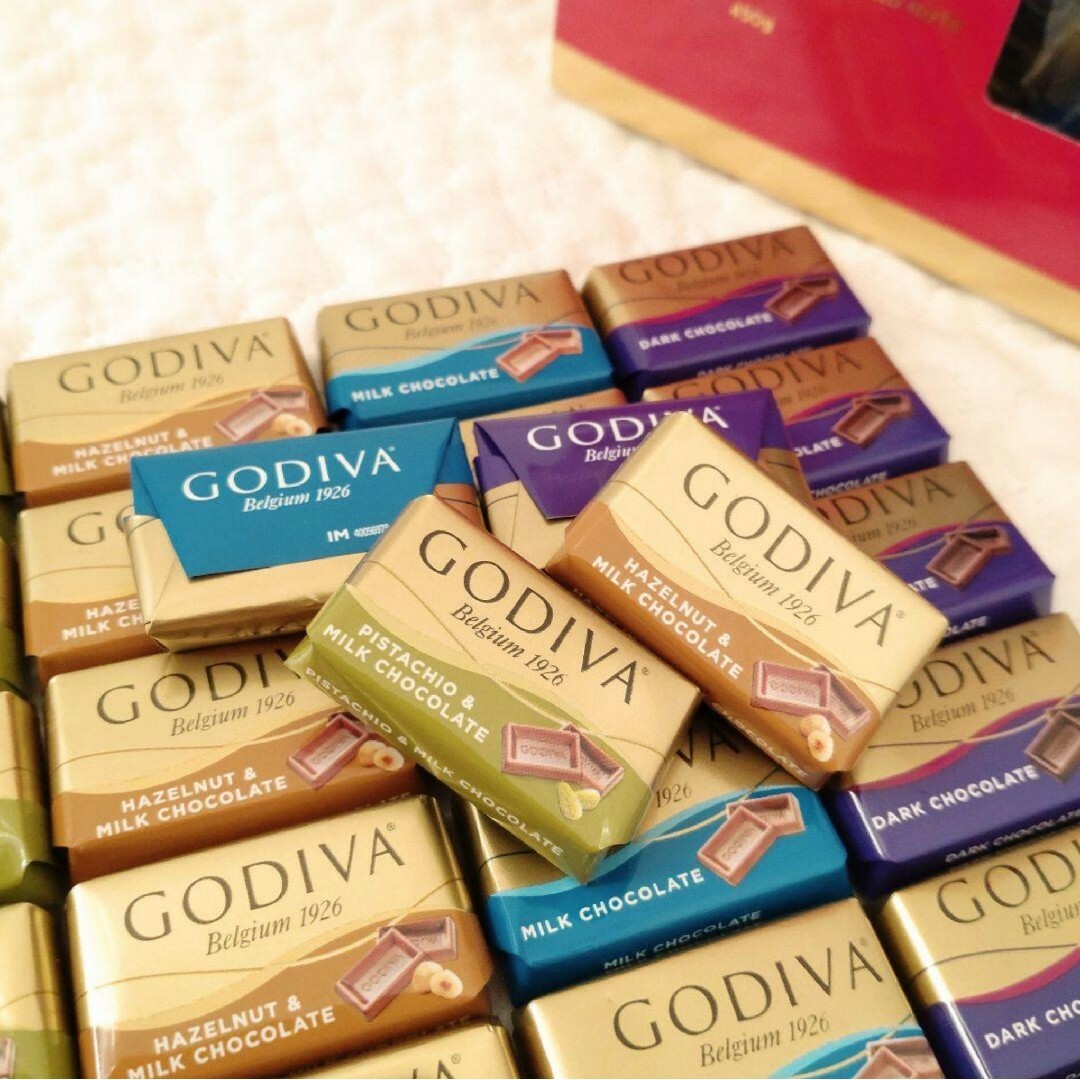 GODIVA(ゴディバ)のGODIVA ゴディバ ナポリタン アソーテッド チョコレート 4種 40個 食品/飲料/酒の食品(菓子/デザート)の商品写真