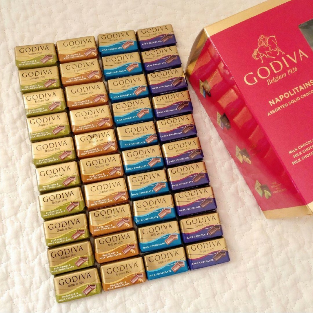 GODIVA(ゴディバ)のGODIVA ゴディバ ナポリタン アソーテッド チョコレート 4種 40個 食品/飲料/酒の食品(菓子/デザート)の商品写真