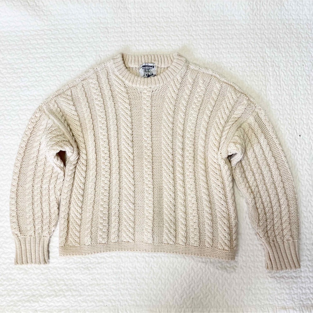 nest Robe(ネストローブ)のGUERNSEY WOOLLENS ガンジーニット ホワイト 肉厚 ケーブル レディースのトップス(ニット/セーター)の商品写真