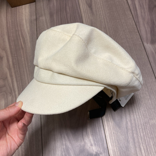【新品 タグ付】 オフホワイト ハンチング風　キャップ(ハンチング/ベレー帽)