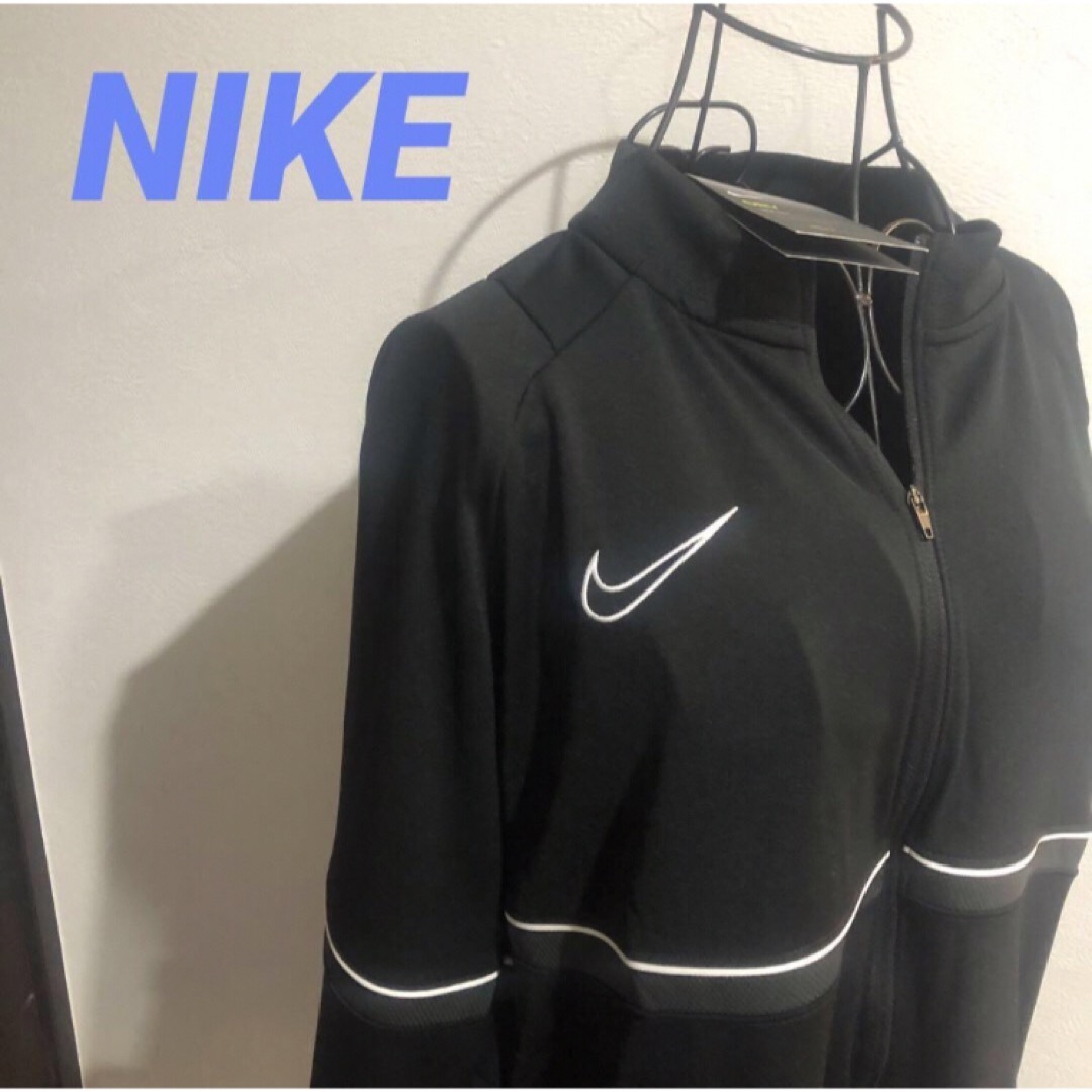 NIKE(ナイキ)の新品未使用タグ付き　NIKE ナイキ　ジャージ　ウインドブレーカー レディースのジャケット/アウター(その他)の商品写真