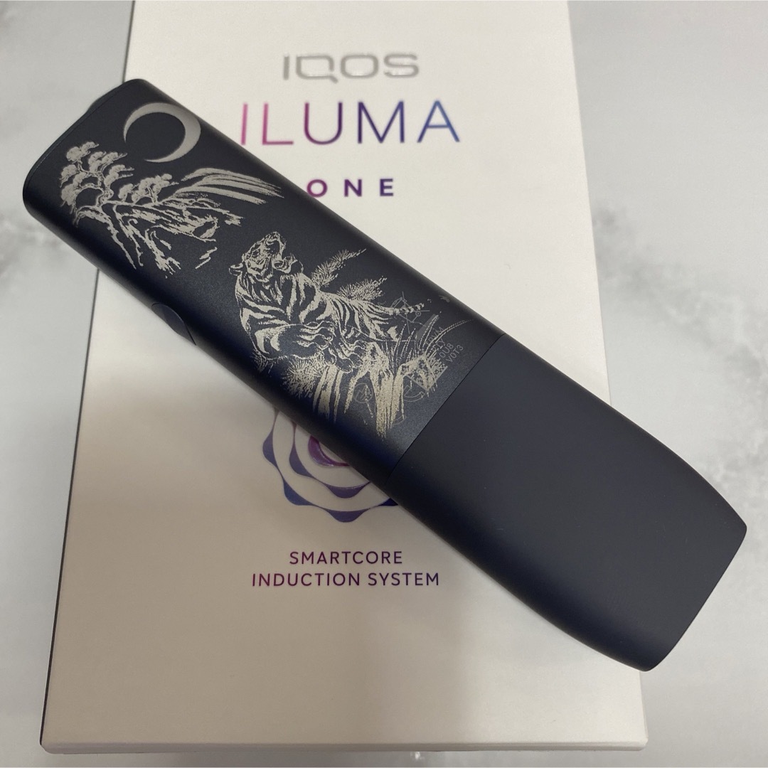 IQOS(アイコス)のiQOS ILUMA ONE アイコス イルマ ワン 加工 虎 水墨画 グレー メンズのファッション小物(タバコグッズ)の商品写真