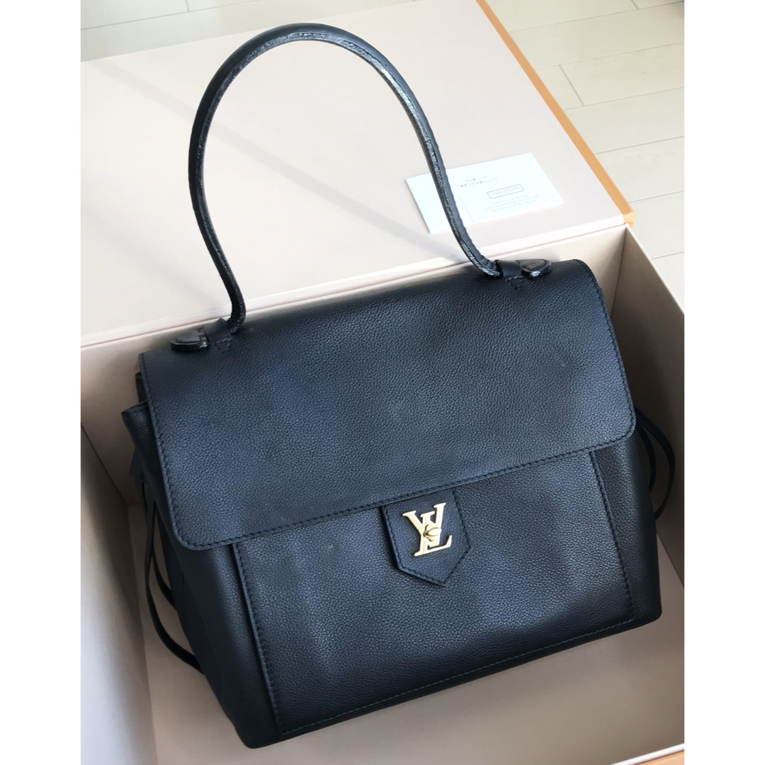 メインカラーブラック系Louis Vuitton Lock Me PM トリヨン ハンドバッグ