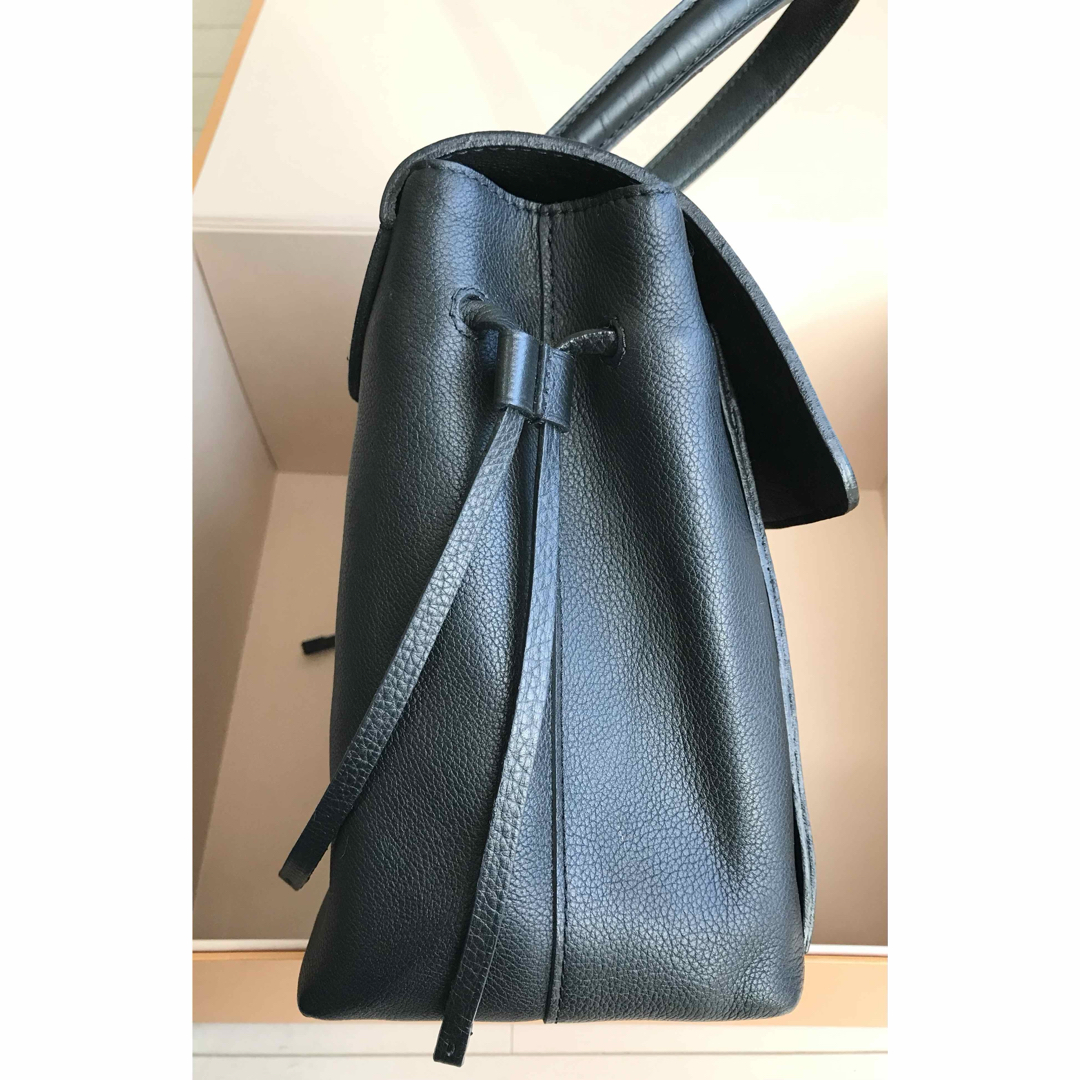 Louis Vuitton Lock Me PM トリヨン ハンドバッグ