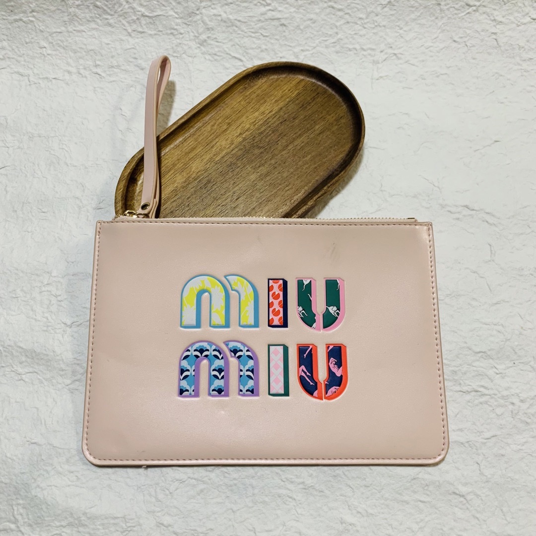 miumiu(ミュウミュウ)の訳あり　ミュウミュウ    ノベルティ　ポーチ　ピンク　正規品　箱なし レディースのファッション小物(ポーチ)の商品写真