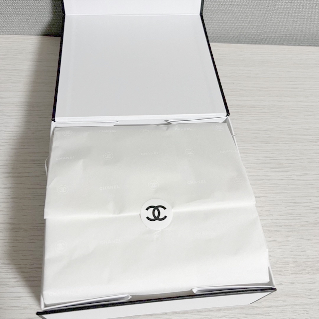 CHANEL(シャネル)のCHANEL 空箱 ギフトボックス レディースのバッグ(ショップ袋)の商品写真