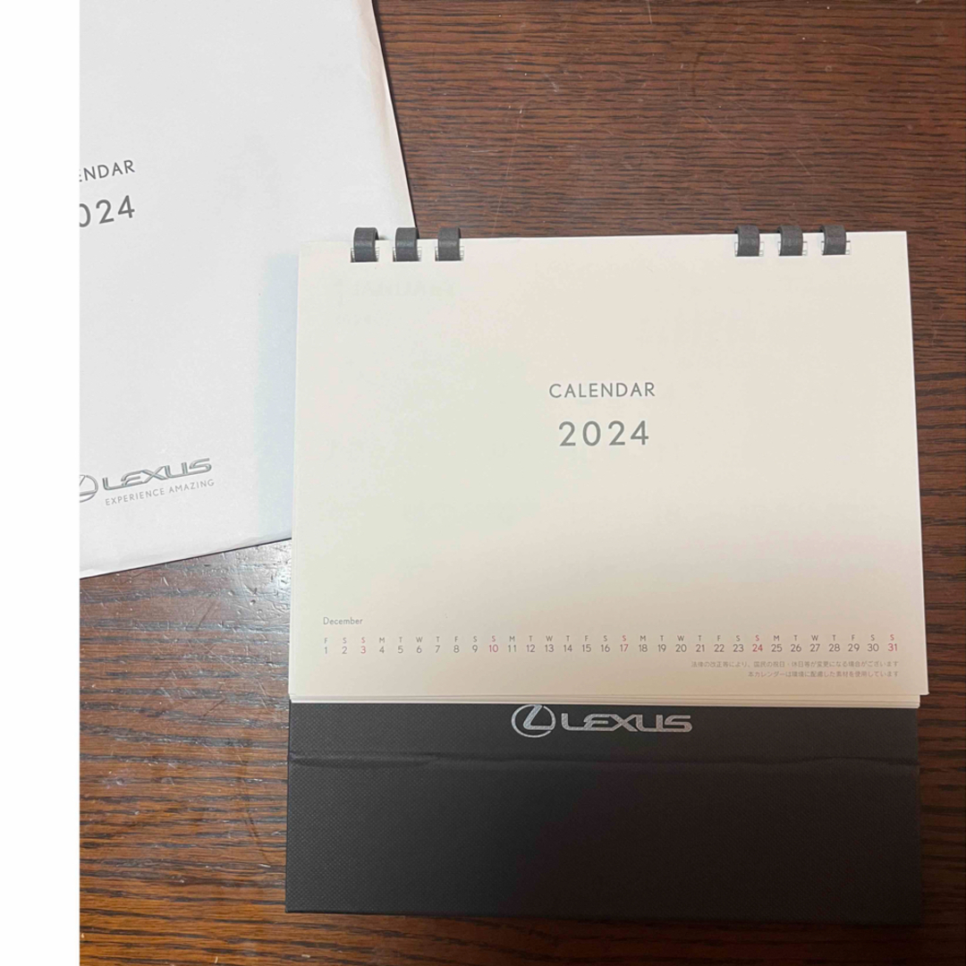 レクサス　2024年　卓上カレンダー インテリア/住まい/日用品の文房具(カレンダー/スケジュール)の商品写真