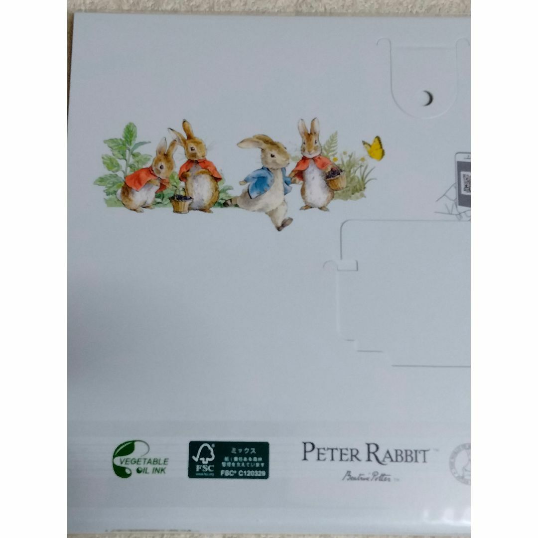 PETER RABBIT（TM）(ピーターラビット)の【未開封品】ピーターラビット　2024年　卓上カレンダー 三菱UFJ不動産販売 エンタメ/ホビーのコレクション(ノベルティグッズ)の商品写真