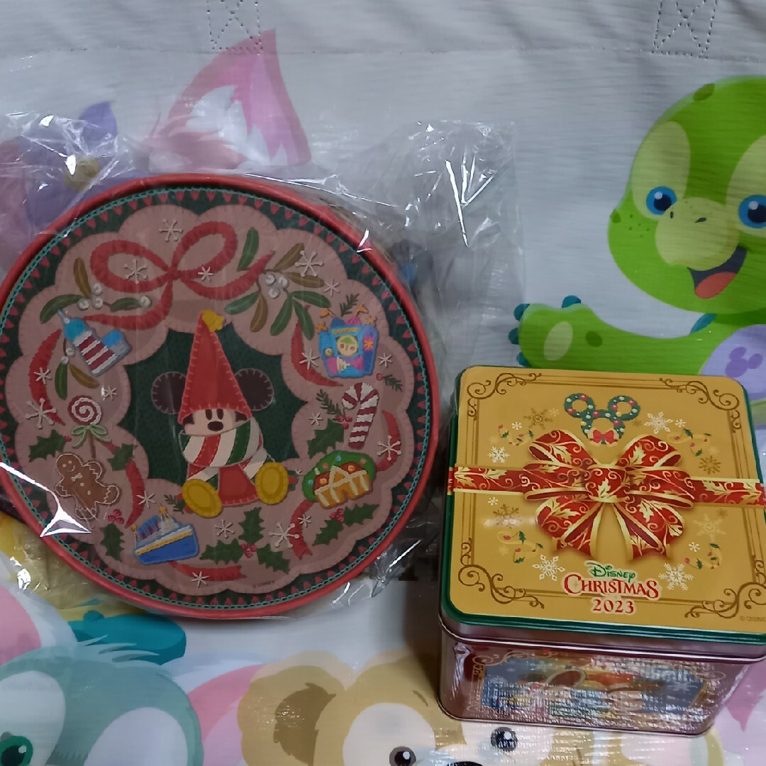 Disney(ディズニー)の専用です。ディズニー　40周年　クリスマス　2023 お菓子　未開封 食品/飲料/酒の食品(菓子/デザート)の商品写真