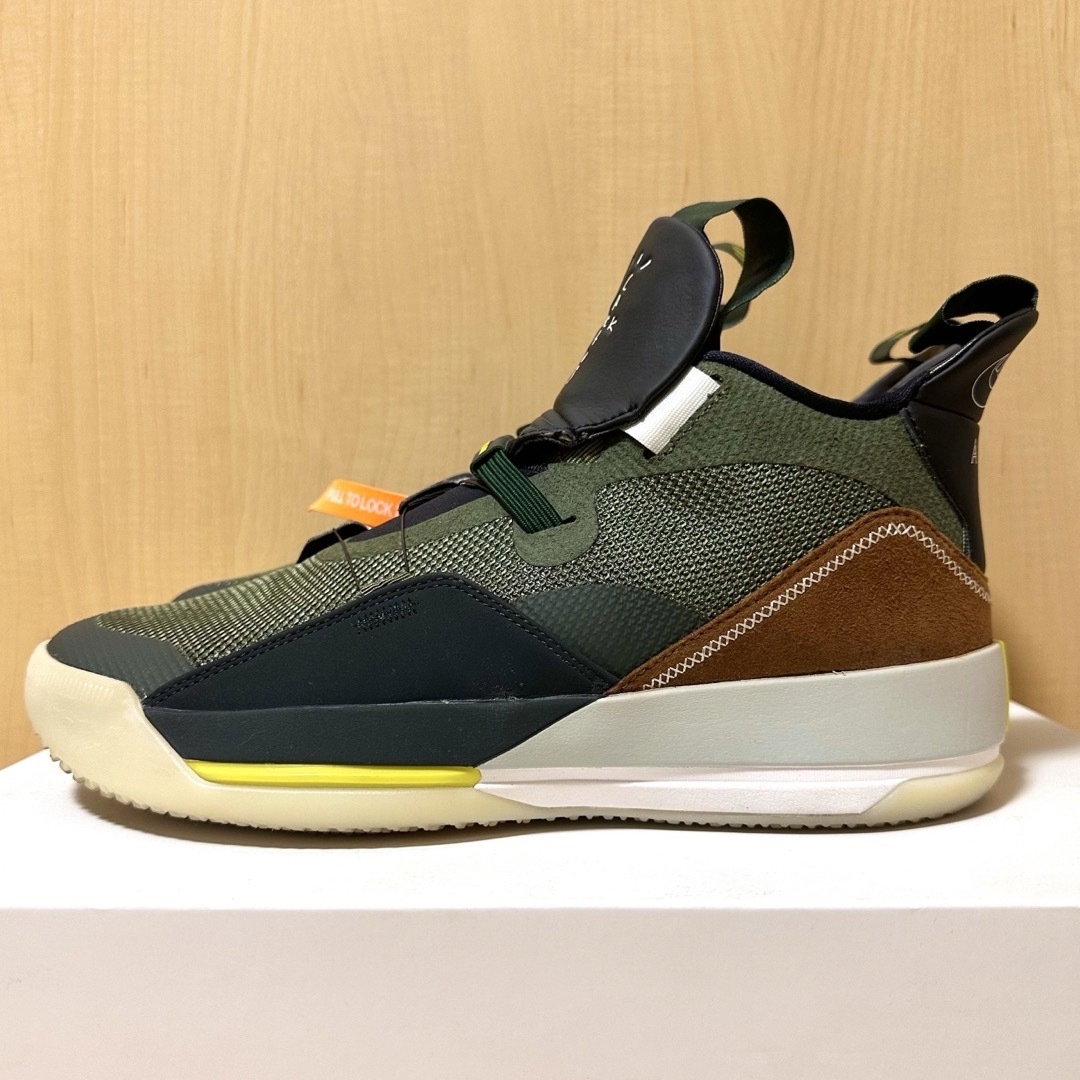 NIKE(ナイキ)のTRAVIS SCOTT × AIR JORDAN 33 CACTUS JACK メンズの靴/シューズ(スニーカー)の商品写真