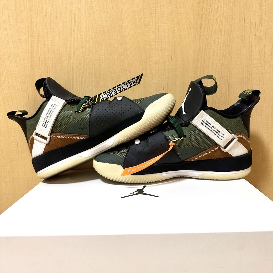 NIKE(ナイキ)のTRAVIS SCOTT × AIR JORDAN 33 CACTUS JACK メンズの靴/シューズ(スニーカー)の商品写真