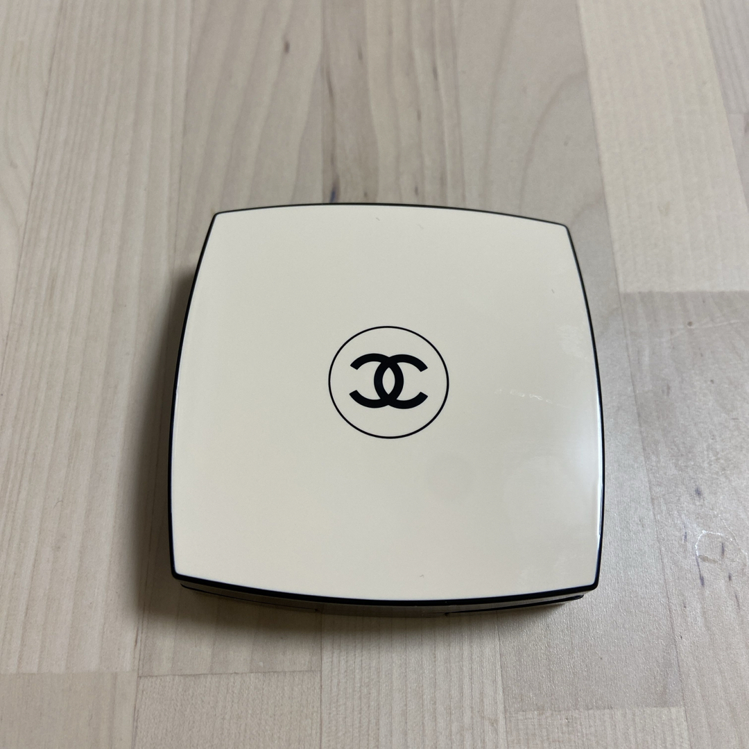 CHANEL(シャネル)のシャネル　アイシャドウ　レ ベージュ パレット ルガール クール ドゥ （新色） コスメ/美容のベースメイク/化粧品(アイシャドウ)の商品写真