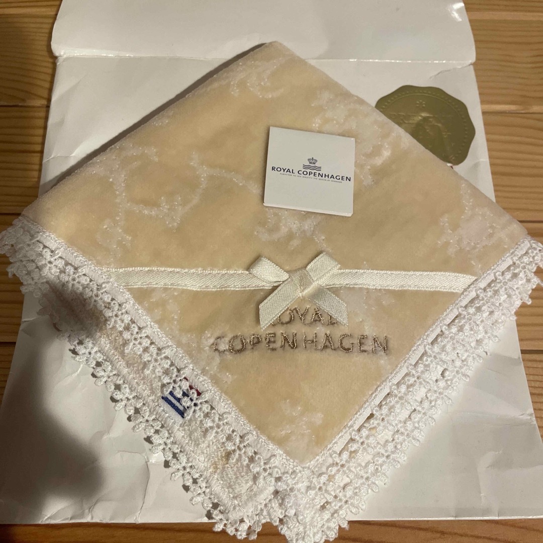 ROYAL COPENHAGEN(ロイヤルコペンハーゲン)のロイヤルコペンハーゲン　タオル　ハンカチ レディースのファッション小物(ハンカチ)の商品写真