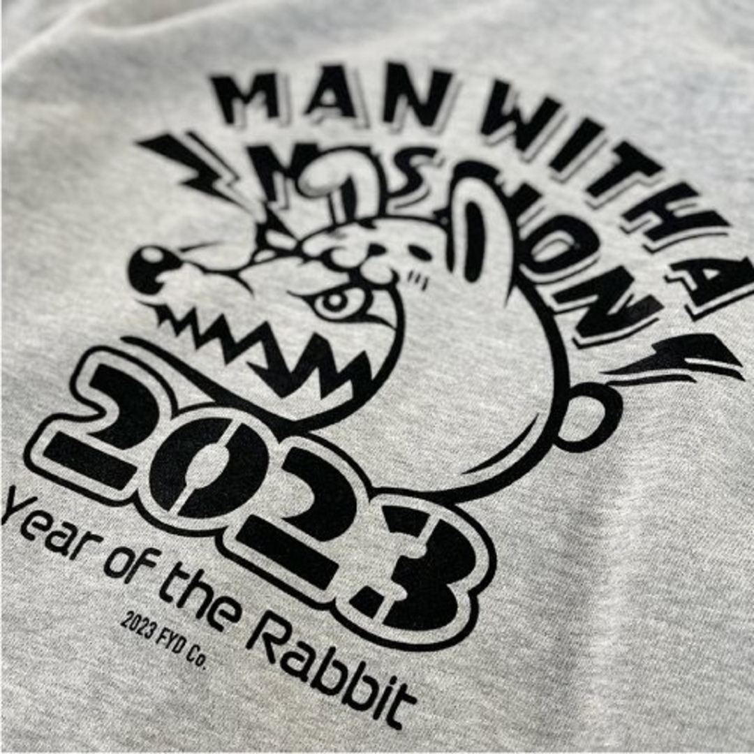 MAN WITH A MISSION(マンウィズアミッション)のMAN WITH A MISSION 干支 兎パーカー 新品 未開封 マンウィズ エンタメ/ホビーのタレントグッズ(ミュージシャン)の商品写真