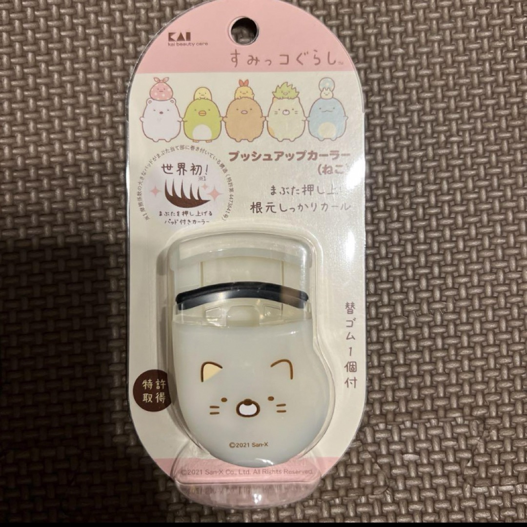 すみっコぐらし(スミッコグラシ)の貝印 すみっコぐらし すみっコ プッシュアップカーラー ビューラー ねこ コスメ/美容のメイク道具/ケアグッズ(ビューラー・カーラー)の商品写真