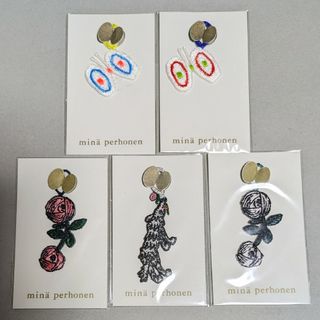 ミナペルホネン(mina perhonen)のミナペルホネン★希少【ノベルティチャーム】★wolf＆flowe 他５個 セット(生地/糸)